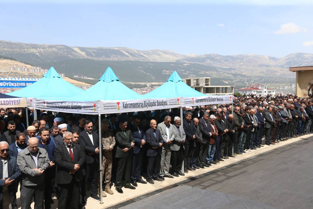 Türkiye Kahramanmaraş’a ağlıyor: Okul katliamında hayatını kaybedenler son yolcuğuna uğurlandı 20